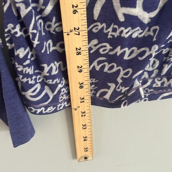 LULULEMON Blue Graphic all Over Long Sleeve Top Size Large - Picture 7 of 8